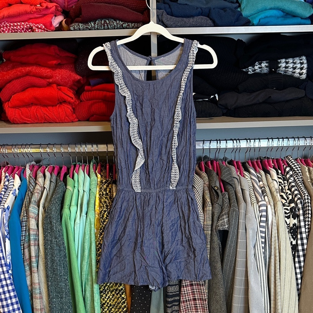 Unbranded chambray with white embroidery elastic waistband 2 pocket romper XS